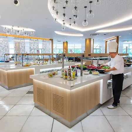 Hotel Astoria & Private 4*