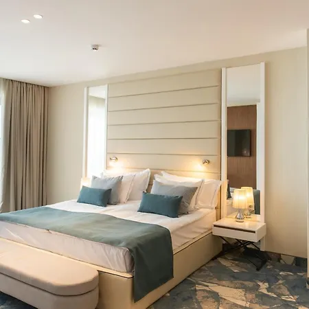 Hotell Astoria & Private 4*