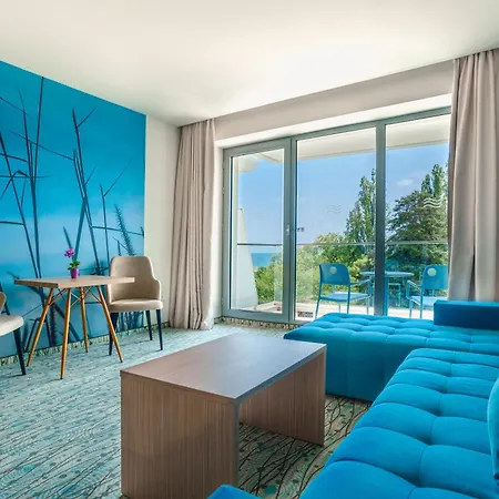 Astoria & Private Hotell 4*