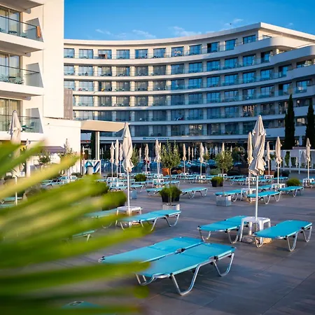 Astoria Inclusive- Private & Club מלון