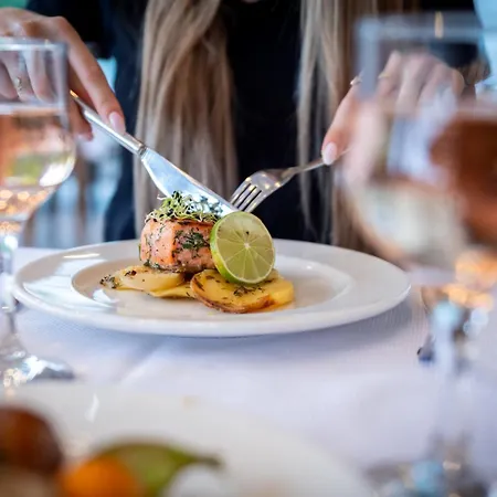 מלון Astoria Inclusive- Private & Club