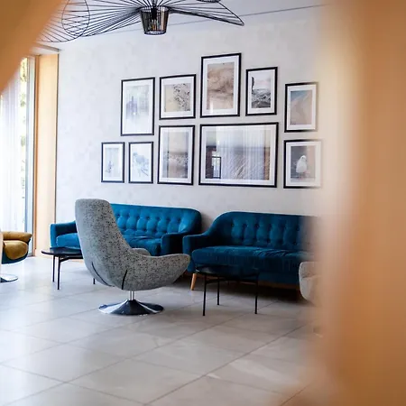 Astoria Inclusive- Private & Club מלון