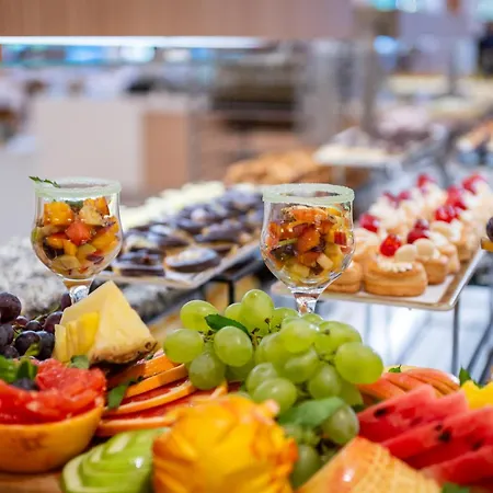 Astoria Inclusive- Private & Club מלון 4*