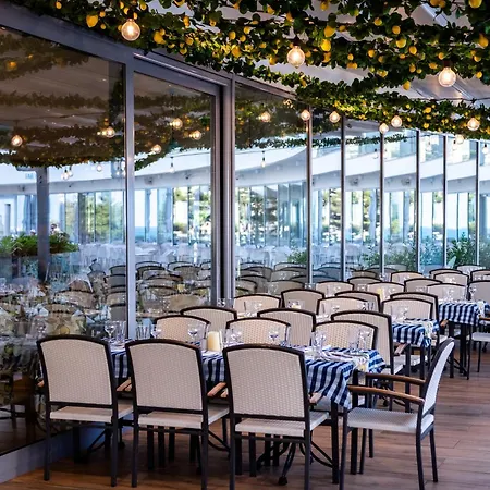 Astoria Inclusive- Private & Club מלון 4*