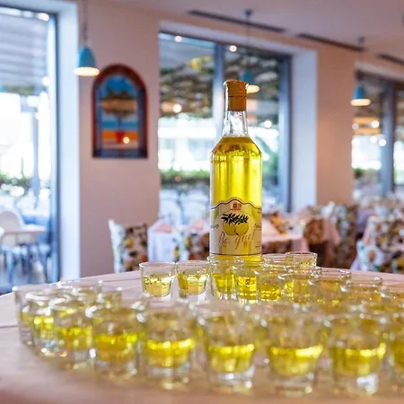 מלון Astoria Inclusive- Private & Club 4*